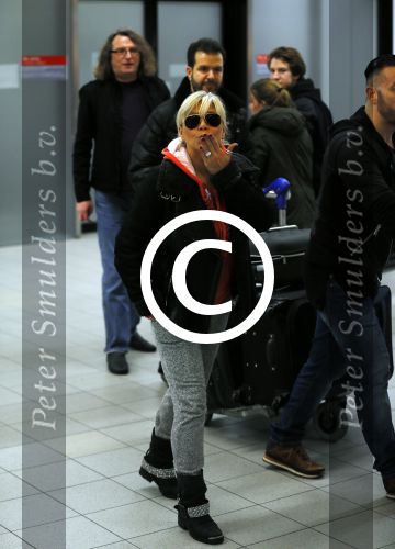 Schiphol 26 maart 2015
Samantha Fox arriveert op schiphol. Varol Porsemay haalt haar op