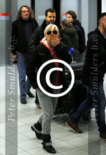 Schiphol 26 maart 2015
Samantha Fox arriveert op schiphol. Varol Porsemay haalt haar op