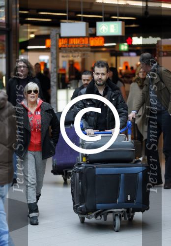 Schiphol 26 maart 2015
Samantha Fox arriveert op schiphol. Varol Porsemay haalt haar op