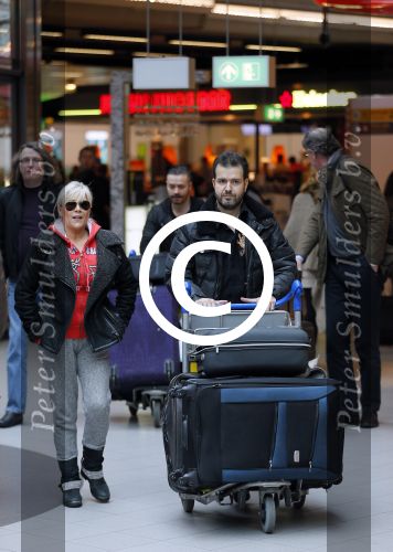 Schiphol 26 maart 2015
Samantha Fox arriveert op schiphol. Varol Porsemay haalt haar op