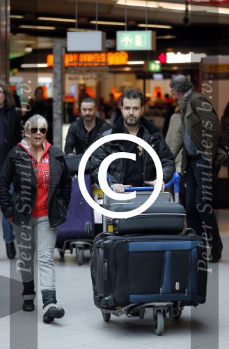 Schiphol 26 maart 2015
Samantha Fox arriveert op schiphol. Varol Porsemay haalt haar op