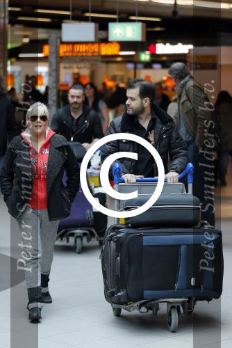 Schiphol 26 maart 2015
Samantha Fox arriveert op schiphol. Varol Porsemay haalt haar op