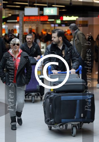 Schiphol 26 maart 2015
Samantha Fox arriveert op schiphol. Varol Porsemay haalt haar op