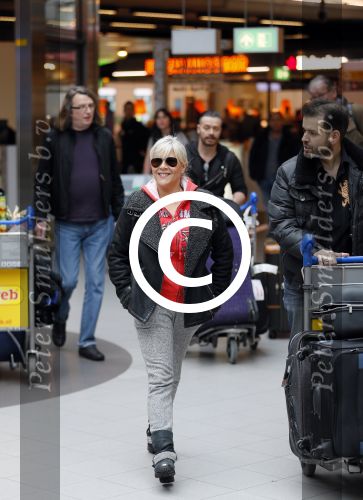 Schiphol 26 maart 2015
Samantha Fox arriveert op schiphol. Varol Porsemay haalt haar op