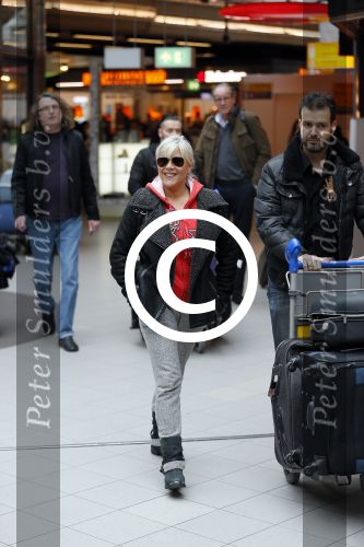Schiphol 26 maart 2015
Samantha Fox arriveert op schiphol. Varol Porsemay haalt haar op