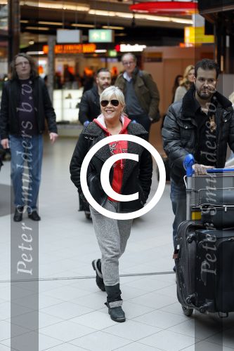 Schiphol 26 maart 2015
Samantha Fox arriveert op schiphol. Varol Porsemay haalt haar op