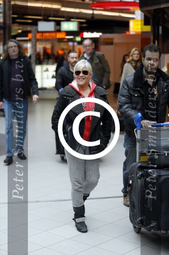 Schiphol 26 maart 2015
Samantha Fox arriveert op schiphol. Varol Porsemay haalt haar op