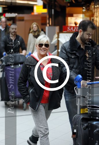 Schiphol 26 maart 2015
Samantha Fox arriveert op schiphol. Varol Porsemay haalt haar op