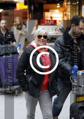 Schiphol 26 maart 2015
Samantha Fox arriveert op schiphol. Varol Porsemay haalt haar op