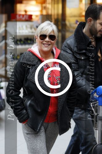Schiphol 26 maart 2015
Samantha Fox arriveert op schiphol. Varol Porsemay haalt haar op
