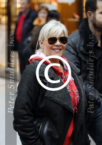 Schiphol 26 maart 2015
Samantha Fox arriveert op schiphol. Varol Porsemay haalt haar op