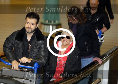 Schiphol 26 maart 2015
Samantha Fox arriveert op schiphol. Varol Porsemay haalt haar op