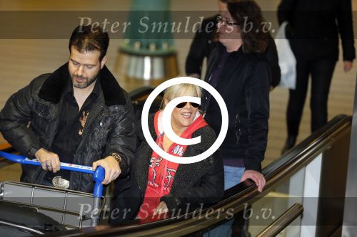 Schiphol 26 maart 2015
Samantha Fox arriveert op schiphol. Varol Porsemay haalt haar op