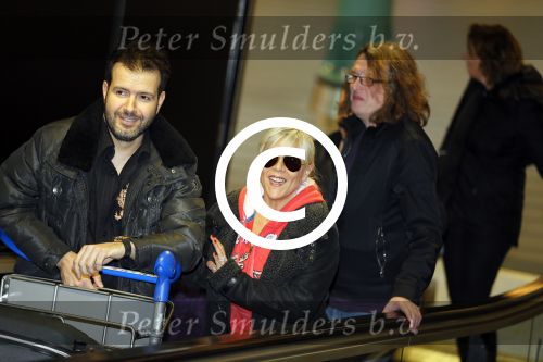 Schiphol 26 maart 2015
Samantha Fox arriveert op schiphol. Varol Porsemay haalt haar op