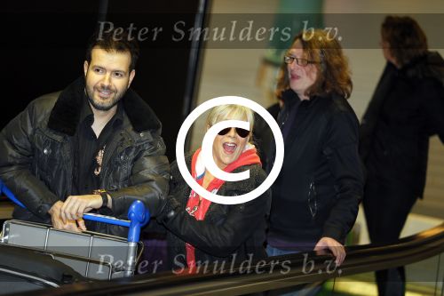 Schiphol 26 maart 2015
Samantha Fox arriveert op schiphol. Varol Porsemay haalt haar op