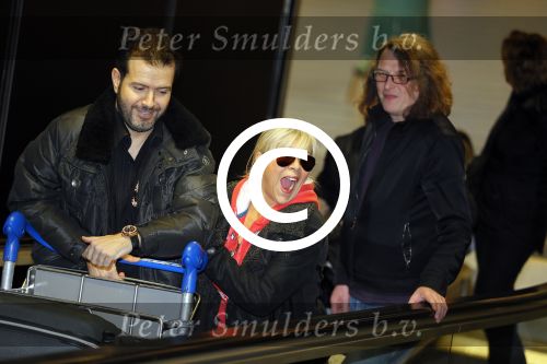 Schiphol 26 maart 2015
Samantha Fox arriveert op schiphol. Varol Porsemay haalt haar op
