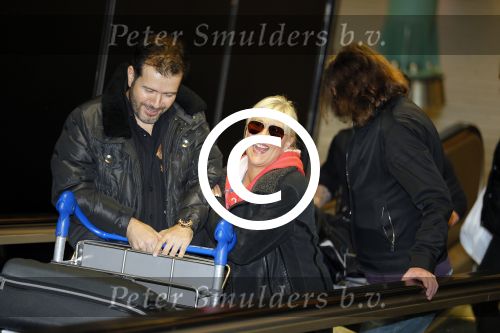 Schiphol 26 maart 2015
Samantha Fox arriveert op schiphol. Varol Porsemay haalt haar op