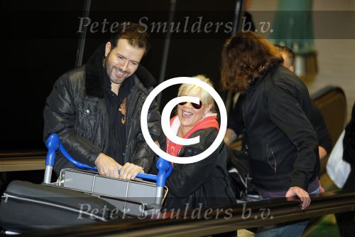 Schiphol 26 maart 2015
Samantha Fox arriveert op schiphol. Varol Porsemay haalt haar op