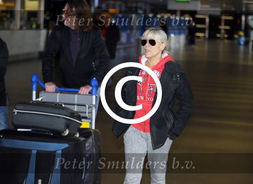 Schiphol 26 maart 2015
Samantha Fox arriveert op schiphol. Varol Porsemay haalt haar op