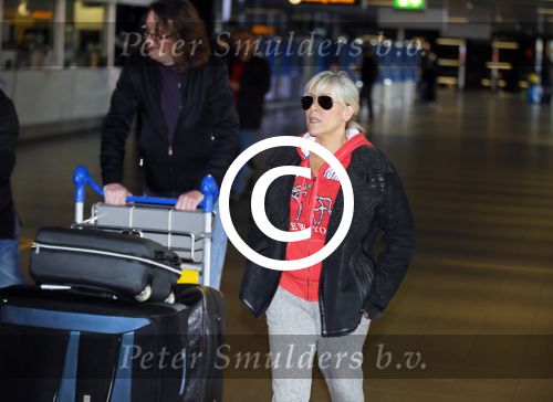 Schiphol 26 maart 2015
Samantha Fox arriveert op schiphol. Varol Porsemay haalt haar op