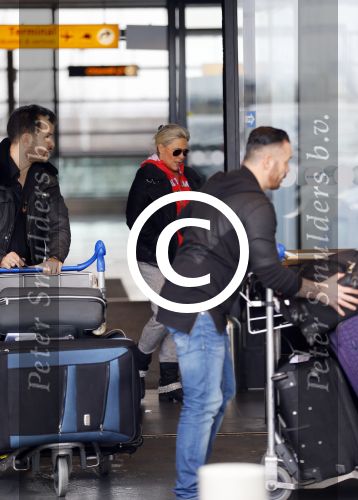 Schiphol 26 maart 2015
Samantha Fox arriveert op schiphol. Varol Porsemay haalt haar op