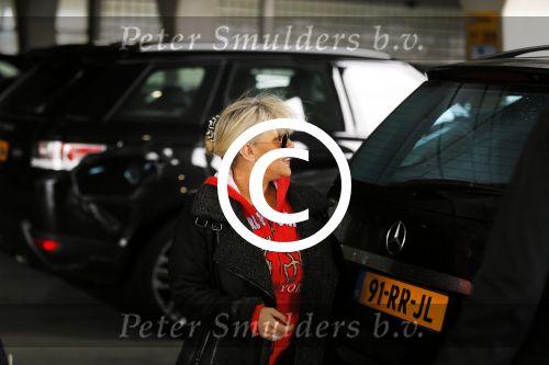 Schiphol 26 maart 2015
Samantha Fox arriveert op schiphol. Varol Porsemay haalt haar op