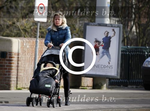 Amsterdam 7 maart 2015
Suze Mens achter de kinderwagen
