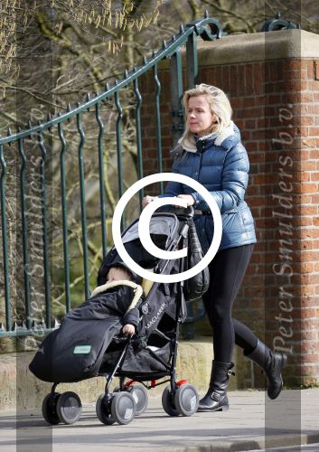 Amsterdam 7 maart 2015
Suze Mens achter de kinderwagen