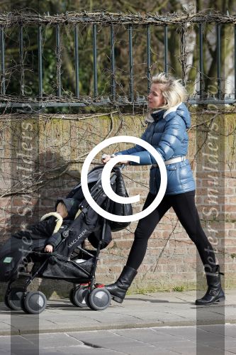 Amsterdam 7 maart 2015
Suze Mens achter de kinderwagen