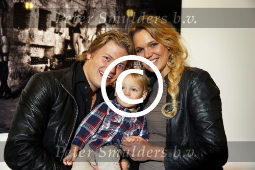 Alphen aan de Rijn 28 februari 2015
Opening expositie Myrthe Mylius. Vriend Thomas Berge en zoontje Jack zijn natuurlijk aanwezig.