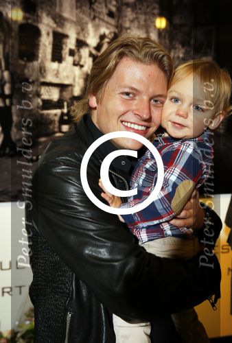 Alphen aan de Rijn 28 februari 2015
Opening expositie Myrthe Mylius. Vriend Thomas Berge en zoontje Jack zijn natuurlijk aanwezig.