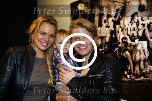 Alphen aan de Rijn 28 februari 2015
Opening expositie Myrthe Mylius. Vriend Thomas Berge en zoontje Jack zijn natuurlijk aanwezig.