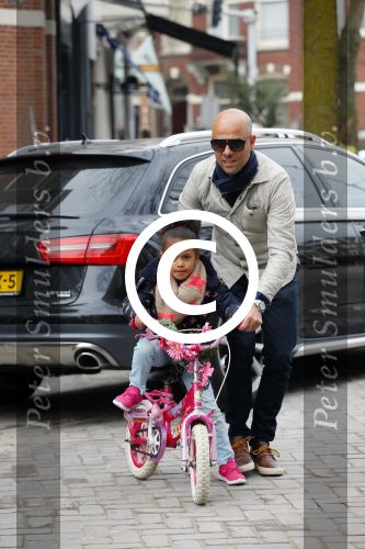 Amsterdam 20 maart 2015
Tjeerd Oosterhuis met zijn dochter op een nieuwe fiets