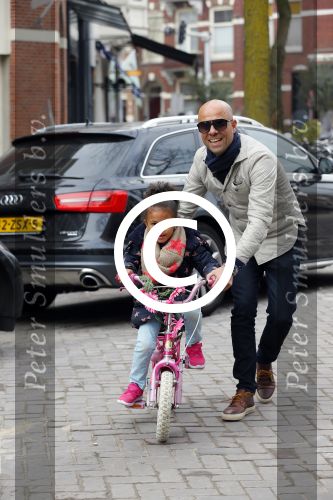 Amsterdam 20 maart 2015
Tjeerd Oosterhuis met zijn dochter op een nieuwe fiets