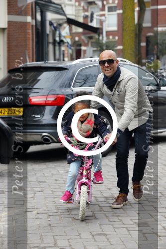 Amsterdam 20 maart 2015
Tjeerd Oosterhuis met zijn dochter op een nieuwe fiets