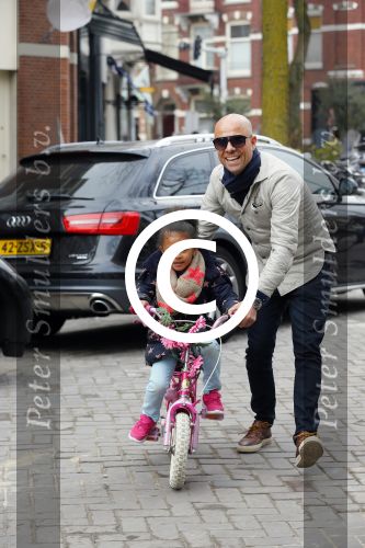 Amsterdam 20 maart 2015
Tjeerd Oosterhuis met zijn dochter op een nieuwe fiets