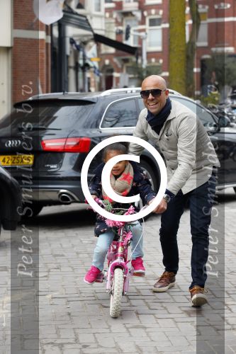 Amsterdam 20 maart 2015
Tjeerd Oosterhuis met zijn dochter op een nieuwe fiets
