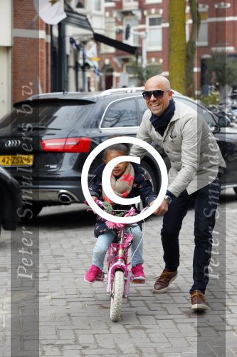 Amsterdam 20 maart 2015
Tjeerd Oosterhuis met zijn dochter op een nieuwe fiets