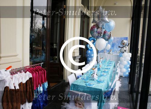 Amsterdam 15 maart 2015
Vegas de dochter van Amanda Balk en Afrojack viert haar verjaardag in het vondelpark.
Kids Partyplanner organiseerde het feestje.
