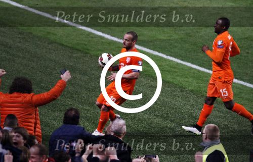Amsterdam 28 maart 2015
Wesley Sneijder maakt de 1-1 bin Nederland-Turkije in de amsterdam Arena.
Daarna stopt hij een bal onder zijn shirt en een duim in zijn mond ten teken dat zijn vrouw Yolanthe Sneijder Cabau een kindje krijgen