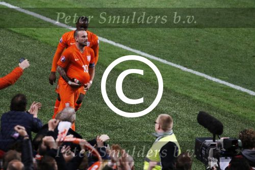 Amsterdam 28 maart 2015
Wesley Sneijder maakt de 1-1 bin Nederland-Turkije in de amsterdam Arena.
Daarna stopt hij een bal onder zijn shirt en een duim in zijn mond ten teken dat zijn vrouw Yolanthe Sneijder Cabau een kindje krijgen