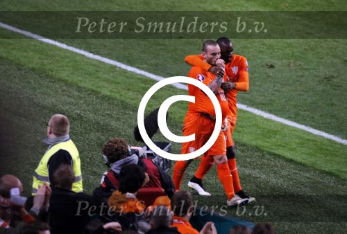 Amsterdam 28 maart 2015
Wesley Sneijder maakt de 1-1 bin Nederland-Turkije in de amsterdam Arena.
Daarna stopt hij een bal onder zijn shirt en een duim in zijn mond ten teken dat zijn vrouw Yolanthe Sneijder Cabau een kindje krijgen