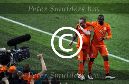 Amsterdam 28 maart 2015
Wesley Sneijder maakt de 1-1 bin Nederland-Turkije in de amsterdam Arena.
Daarna stopt hij een bal onder zijn shirt en een duim in zijn mond ten teken dat zijn vrouw Yolanthe Sneijder Cabau een kindje krijgen
