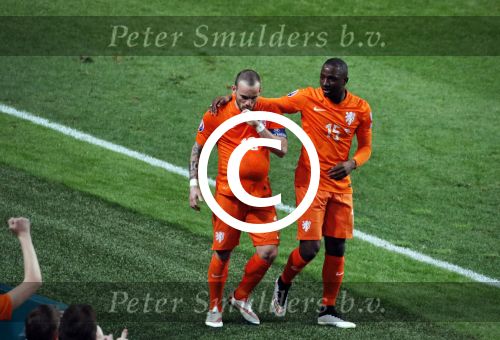 Amsterdam 28 maart 2015
Wesley Sneijder maakt de 1-1 bin Nederland-Turkije in de amsterdam Arena.
Daarna stopt hij een bal onder zijn shirt en een duim in zijn mond ten teken dat zijn vrouw Yolanthe Sneijder Cabau een kindje krijgen