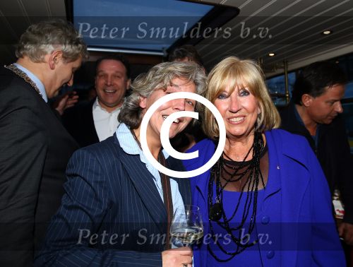 Amsterdam, 21 Januari 2015.
Uitreiking boek Willy Alberti
Xandra Knebel, schrijfster van het boek samen met Willeke Alberti