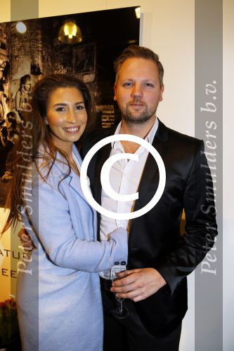 Alphen aan de Rijn 28 februari 2015
Opening expositie Myrthe Mylius. Vriend Thomas Berge en zoontje Jack zijn natuurlijk aanwezig.
Xelly Cabau v Kasbergen met vriend