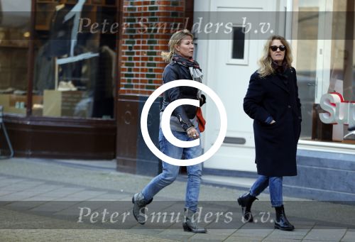 Amsterdam 7 maart 2016 
Annemieke Verdoorn met een vriendin op de cornelis schuytstraat.