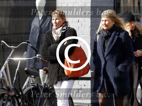 Amsterdam 9 maart 2016
Annemieke Verdoorn met vriendinnen i Amsterdam zuid