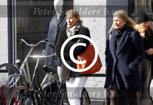 Amsterdam 9 maart 2016
Annemieke Verdoorn met vriendinnen i Amsterdam zuid