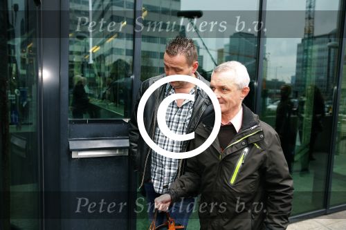 Amsterdam 5 april 2016
Rechtszaak Arrold v d Hurk bijgestaan door Peter Plasman tegen Miljoenenjacht. Linda de Mol werd gehoord als getuige. De dochter van Anita Meijer Patty de Leeuwe was advocaat van Linda.
De rechtszaak was in de rechtbank op de parnassusweg.
